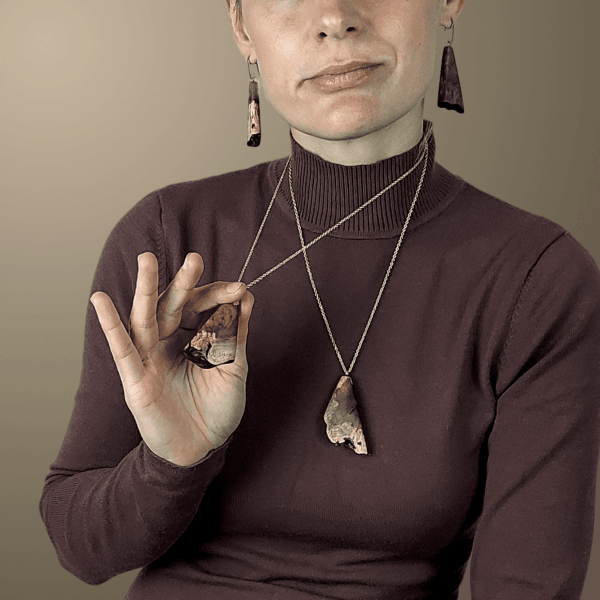 Moravský klenot_šperky ze dřeva vinné révy